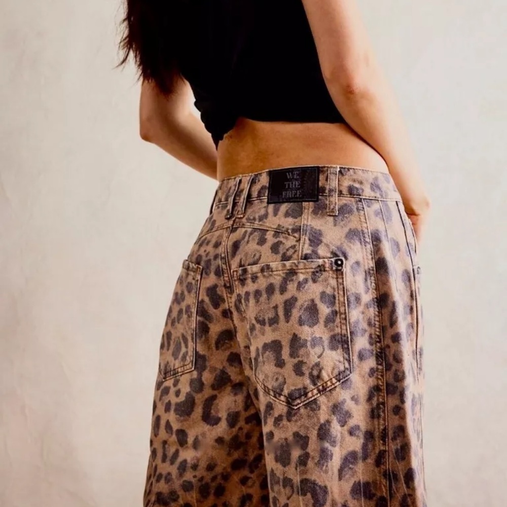 28 LONG We The Free People Good Luck Printed Barrel Jeans Cheetah Leopard Animal - Picture 8 of 13